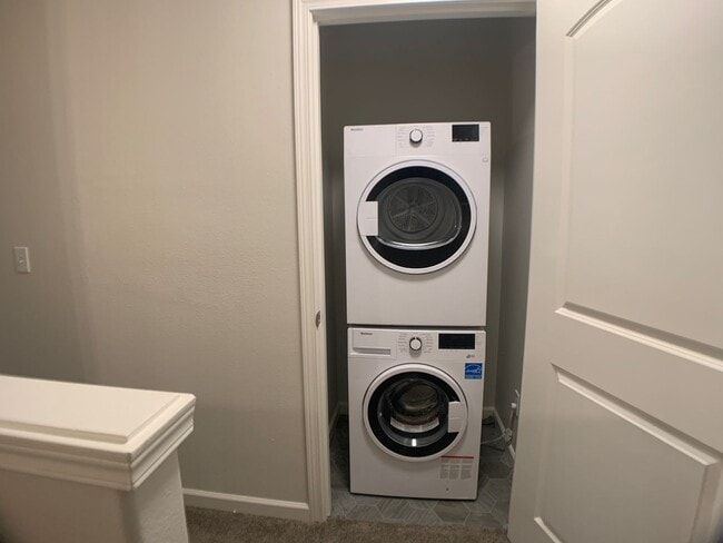Building Photo - Remodeled Beautiful Progress Ridge Town home! 2 Bedrooms 2 Baths, 1628 Sq. Ft.