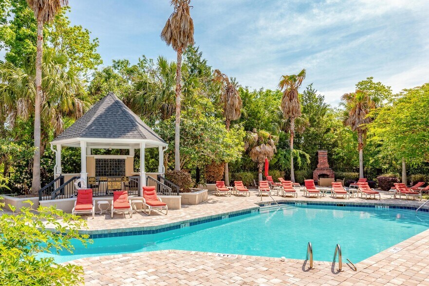 Building Photo - 45 Sycamore Ave