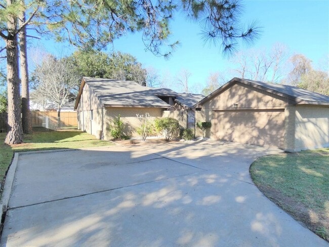 Building Photo - 606 Golfview Dr