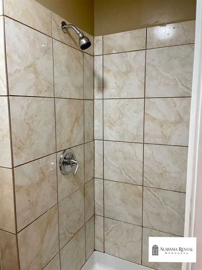Building Photo - Great Home Available for Rent! View with 4...