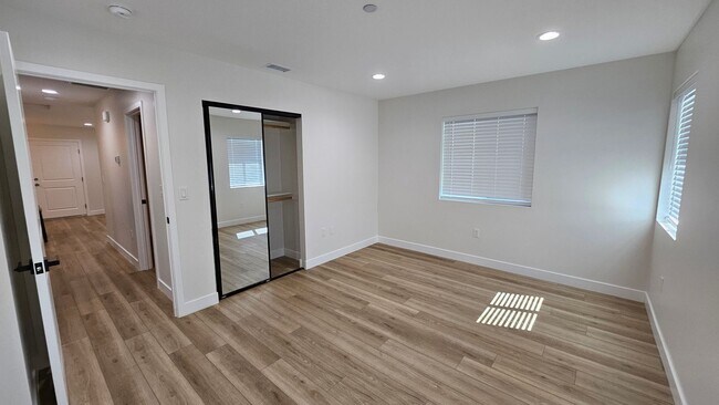 Building Photo - PLACE-NLO8655