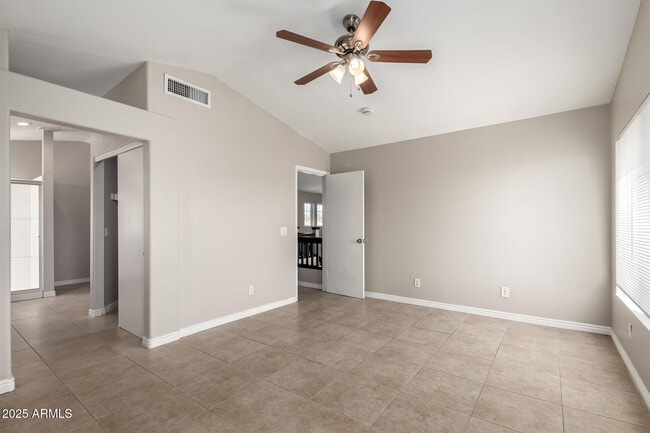 Building Photo - 913 W Juanita Ave