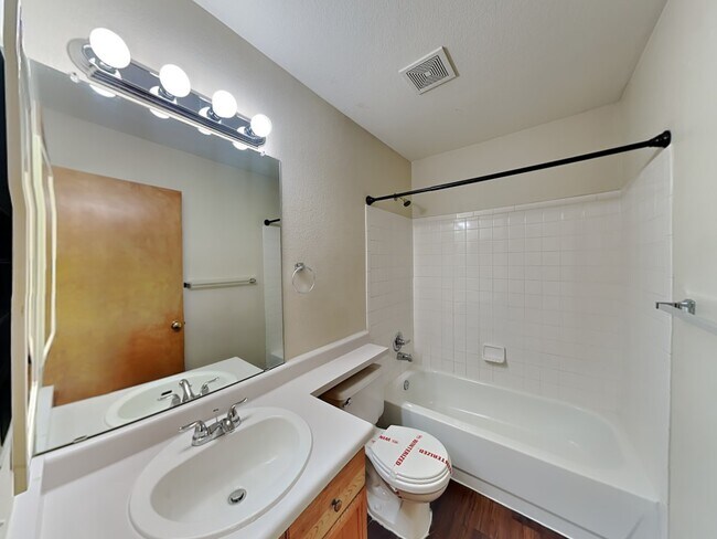 Building Photo - 5319 Rockhampton Cir