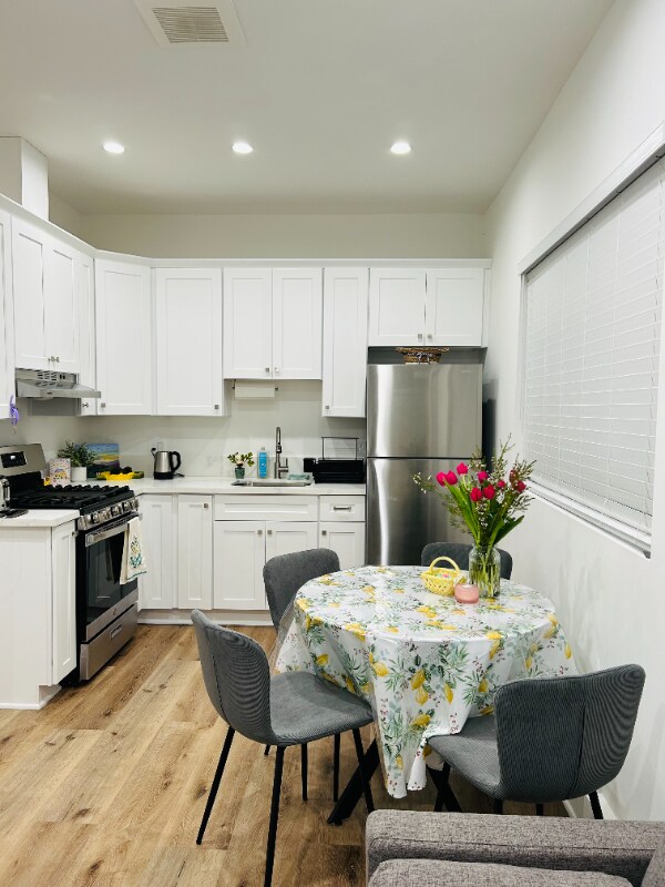 Building Photo - 6219 Cleon Ave