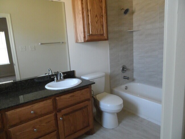 Building Photo - 1208 G-H Country Club Rd