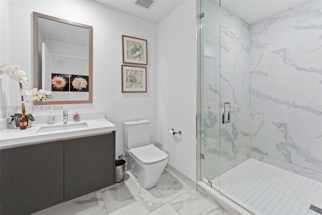 Building Photo - 851 NE 1st Ave