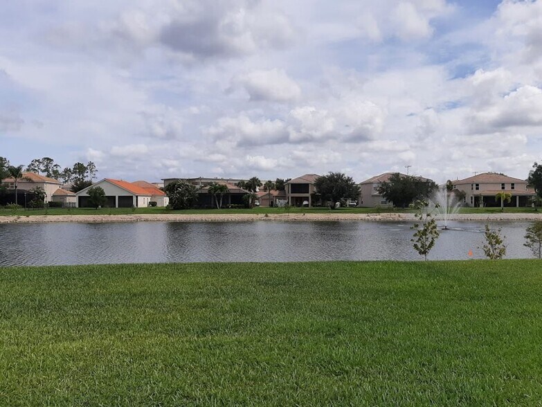 Building Photo - Coming OCT  ! 2 Story 5/  3.5  home in gated community