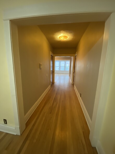 Building Photo - 2057 w birchwood ave