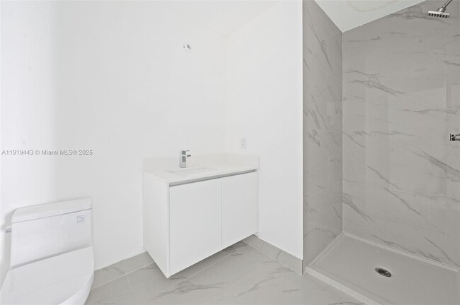 Building Photo - 700 NE 24th St