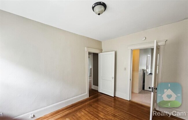 Building Photo - 168 4th St