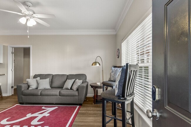 Building Photo - Capstone Quarters 2 BR/2 BA 2nd Floor Available