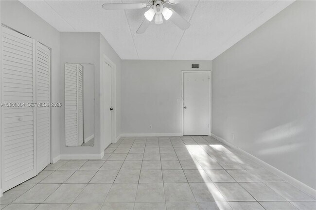 Building Photo - 1799 Fairview Villas Dr