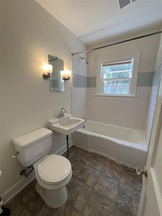 Building Photo - Newly Renovated Two Bedroom House for Rent...