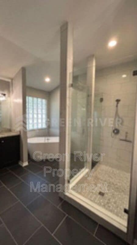 Building Photo - 1559 Lakeway Dr