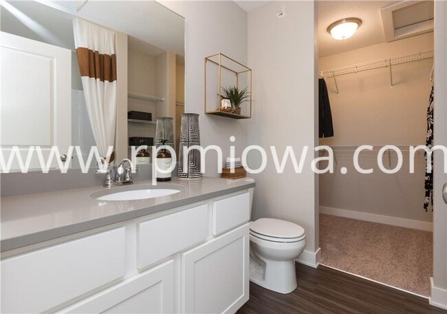 Building Photo - UPDATED!! 2 Bedroom, 2.5 Bath Townhome in Ankeny