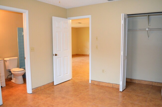 Building Photo - Beautiful Home in a Great Neighborhood!