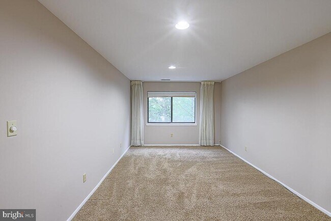 Building Photo - 2903 Fallstaff Rd