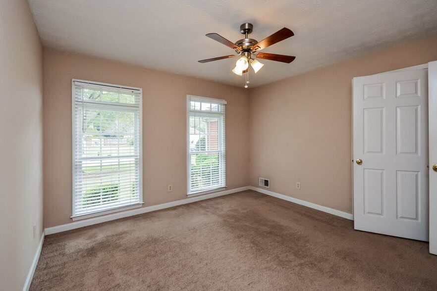 Building Photo - 2975 Camary Pl Dr SE