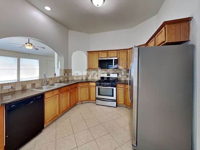 Building Photo - 18439 Sunrise Oaks Ct