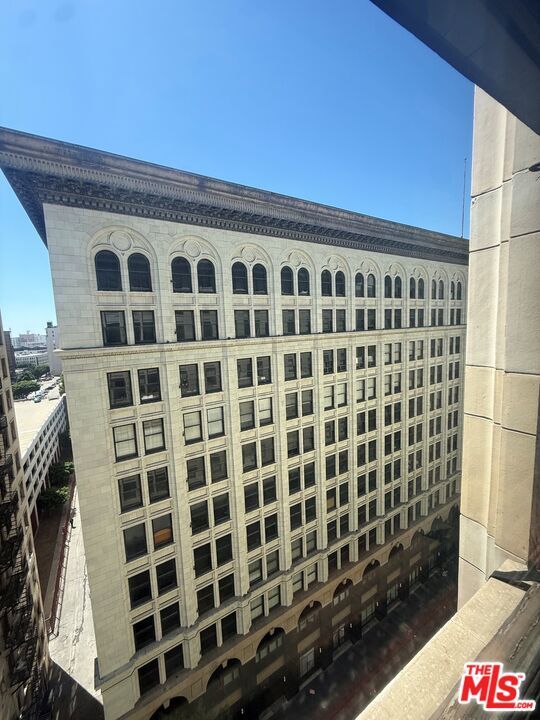 Building Photo - 460 S Spring St