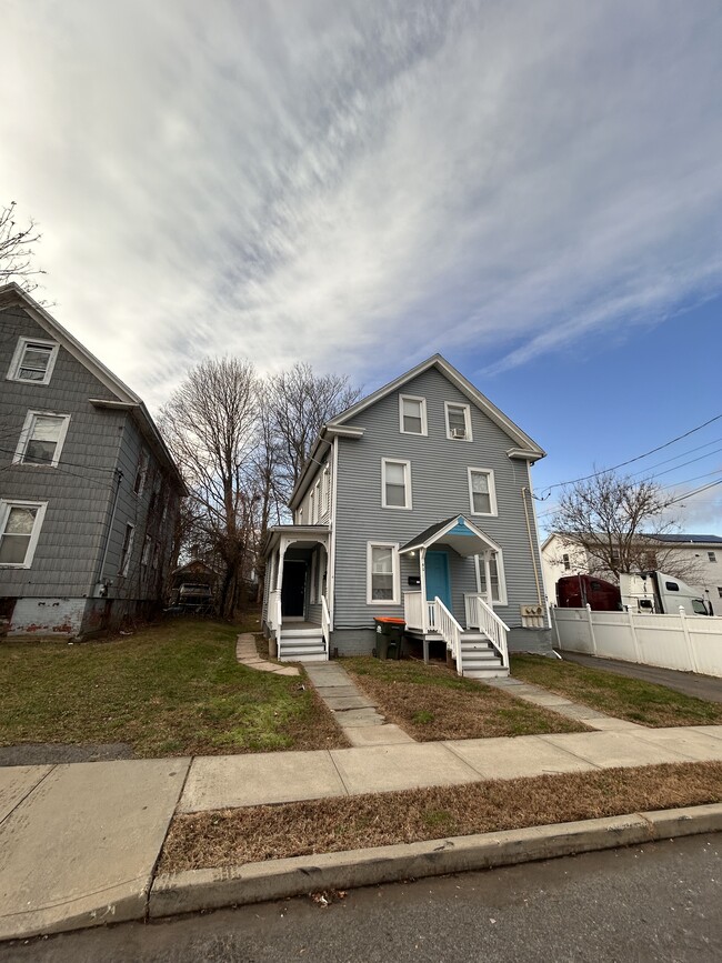 Building Photo - 50 Howe St