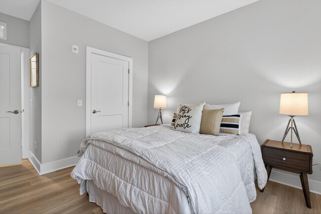 Building Photo - 76 Old Mill Bottom Rd N