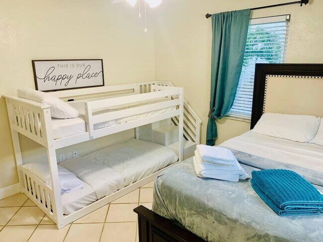 Building Photo - 326 Walnut St