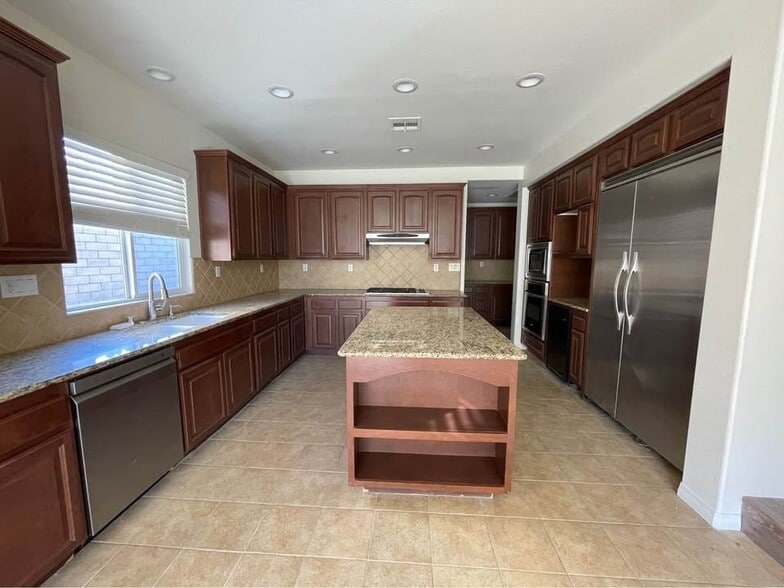 Building Photo - 35655 Winkler St