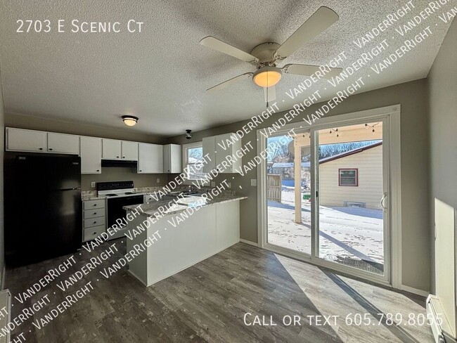 Building Photo - 2703 E Scenic Ct