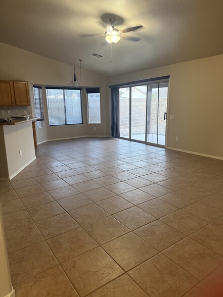 Building Photo - 2601 W Camino del Medrano