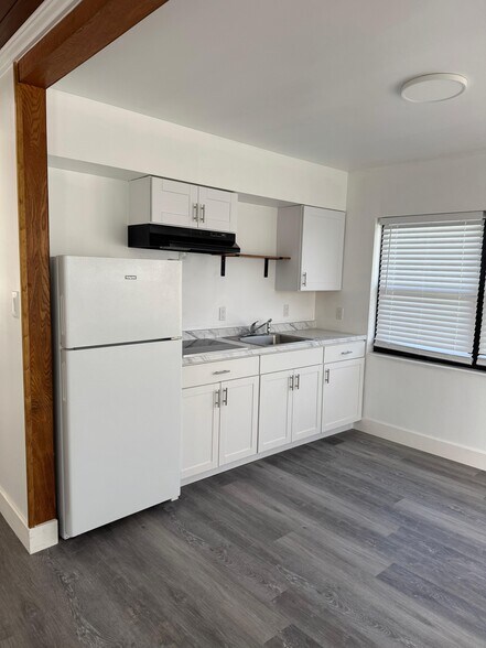 Building Photo - 1515 Camphor Dr
