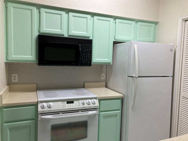 Building Photo - 6500 Harbor Town Dr