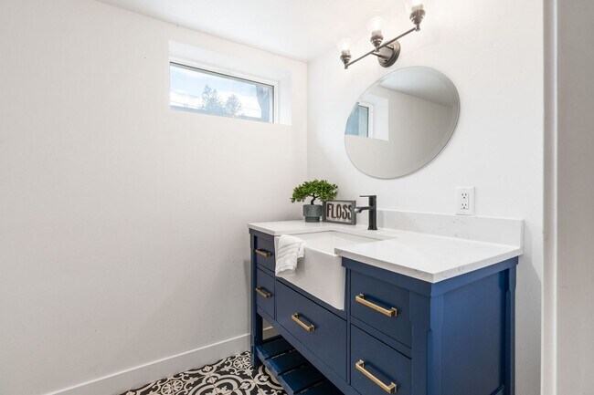 Building Photo - Charming Home in Spokane’s Heart – Unfurnished