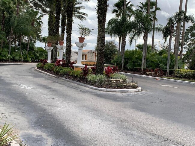 Building Photo - 5455 Vineland Rd