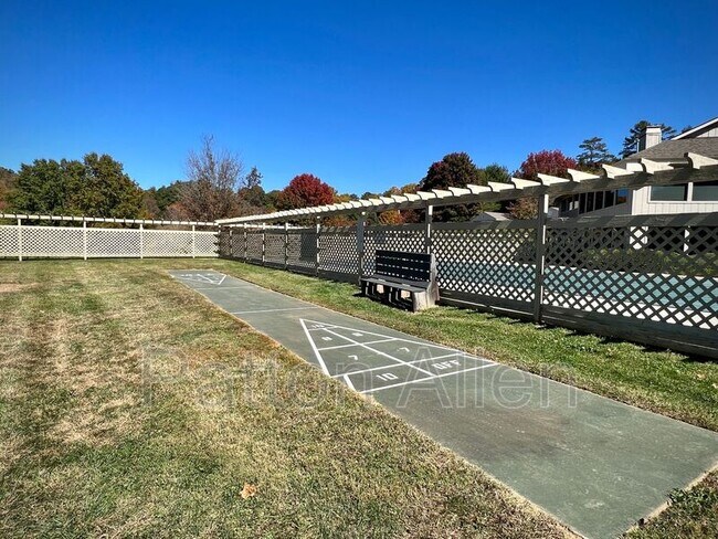 Building Photo - 2406 Abbey Cir