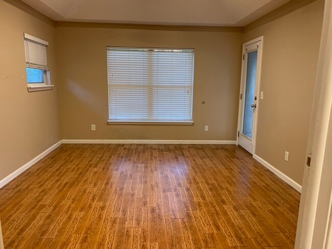 Building Photo - 3204 Southern Hills Cir W