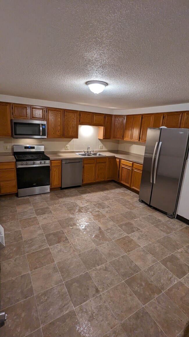 Building Photo - 175 Warner Rd