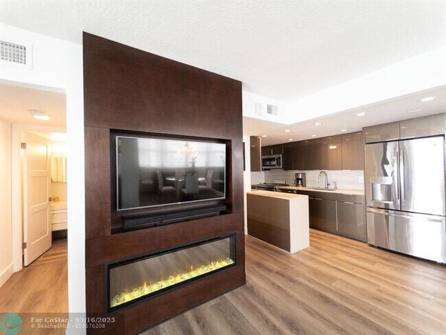 Building Photo - 209 N Fort Lauderdale Beach Blvd