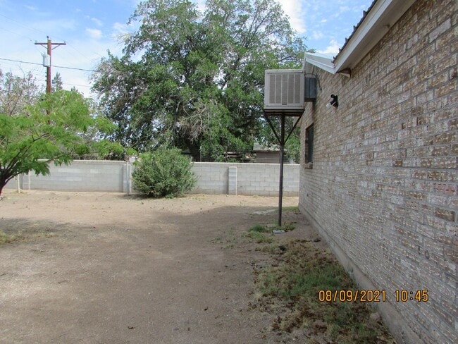 Building Photo - Newly remodeled 5 bedroom/2 bath home