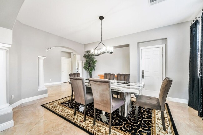 Building Photo - Fully Furnished Luxury Living with Expansive, Move-In Ready Comfort!