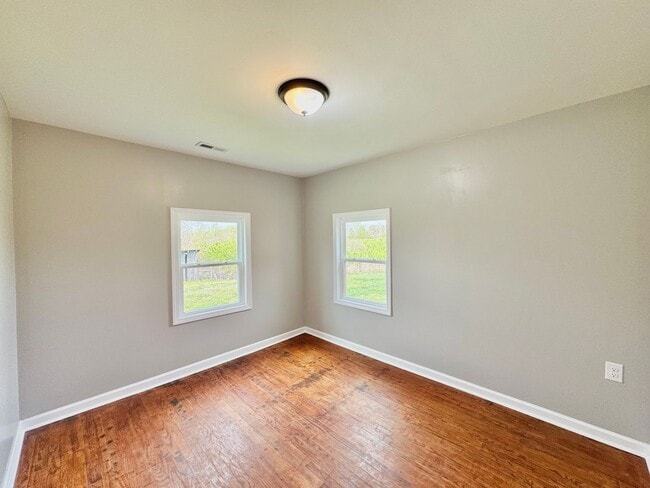 Building Photo - Home at Last! -2 Additional Bonus Rooms