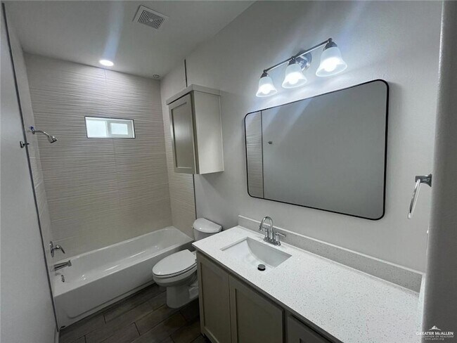 Building Photo - 1509 Shavano Dr