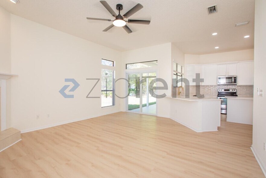 Building Photo - 10721 Long Cove Ct