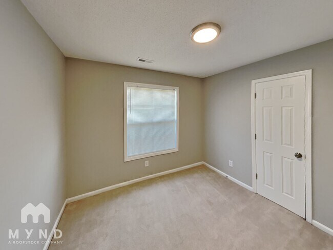 Building Photo - 2443 Hawk Ridge Dr