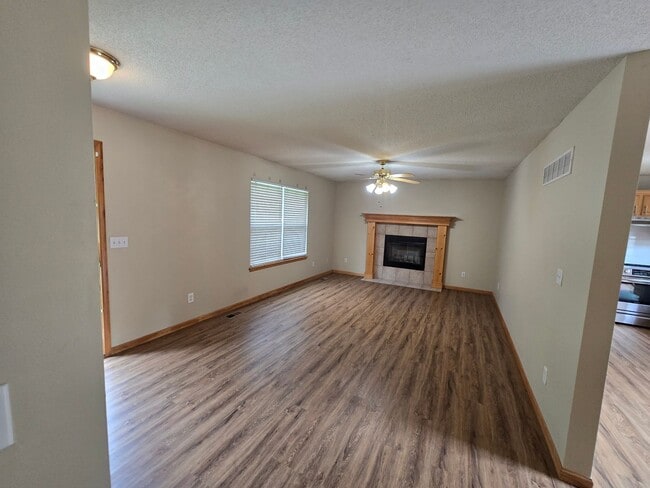 Building Photo - Huge three bedroom home available for rent