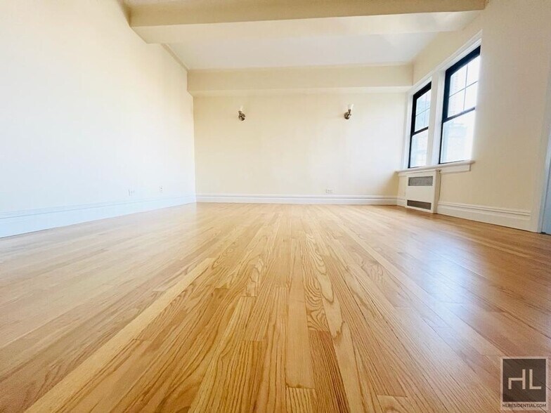 Building Photo - Christopher Street