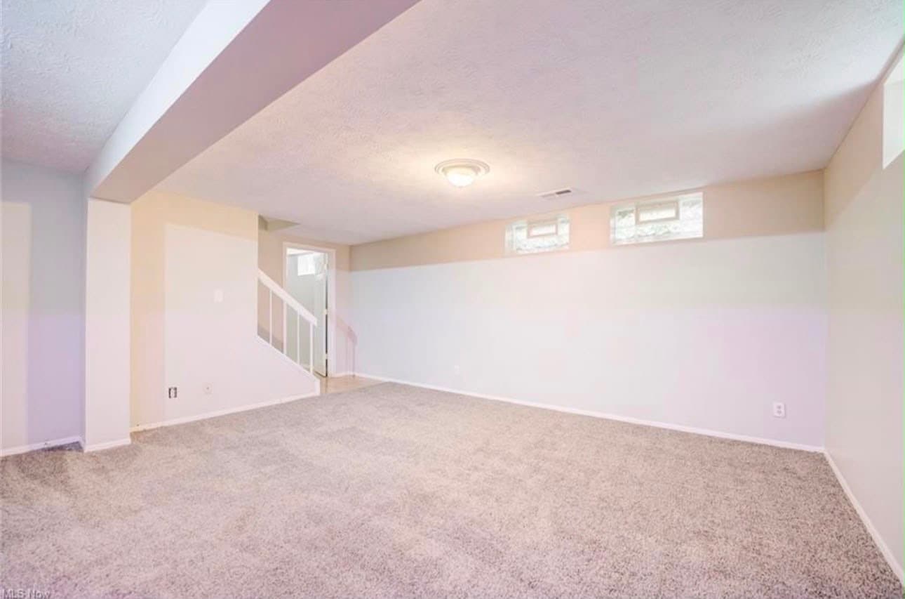 Building Photo - 32663 Jefferson Dr