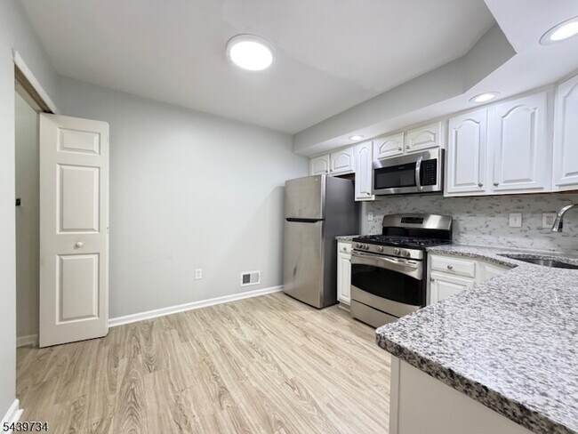 Building Photo - 511 Dunn Cir