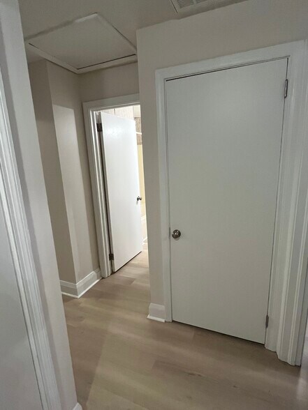 Cost closet - 13400 Oakwood Drive