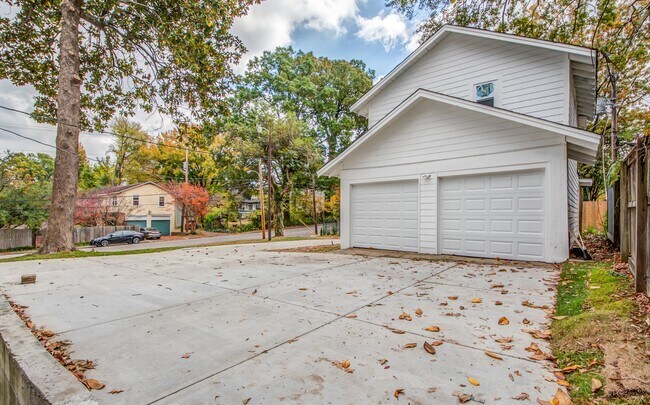 Building Photo - Elegant Midtown Memphis Single-Family Home...